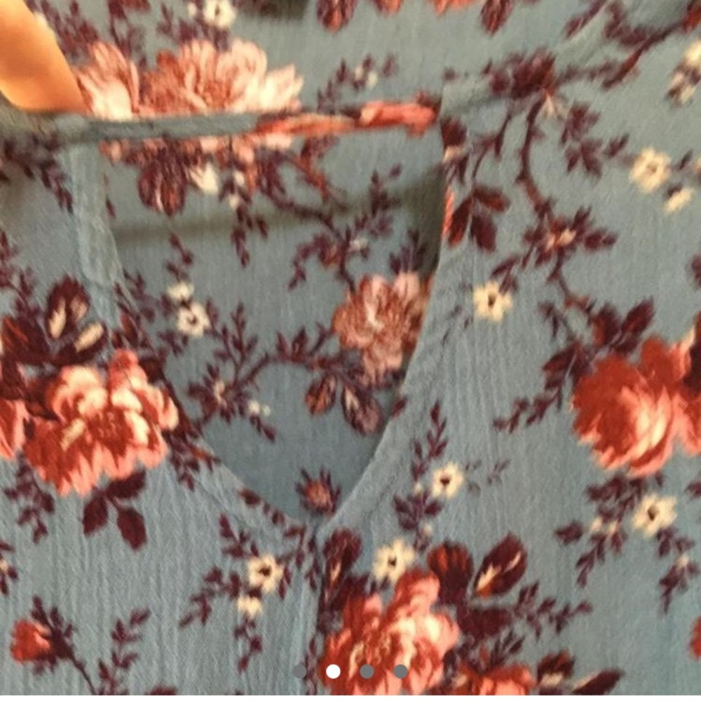 American Eagle Blue Floral Peplum Top - Picture 4 of 6